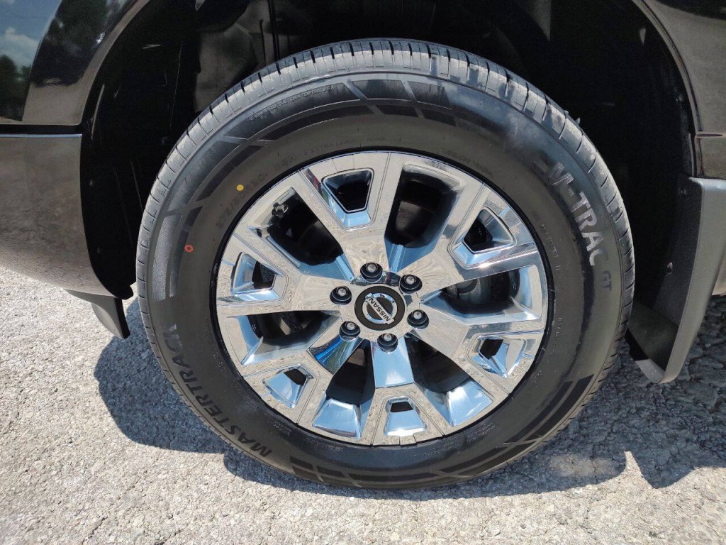 2020 Nissan Titan Image 16