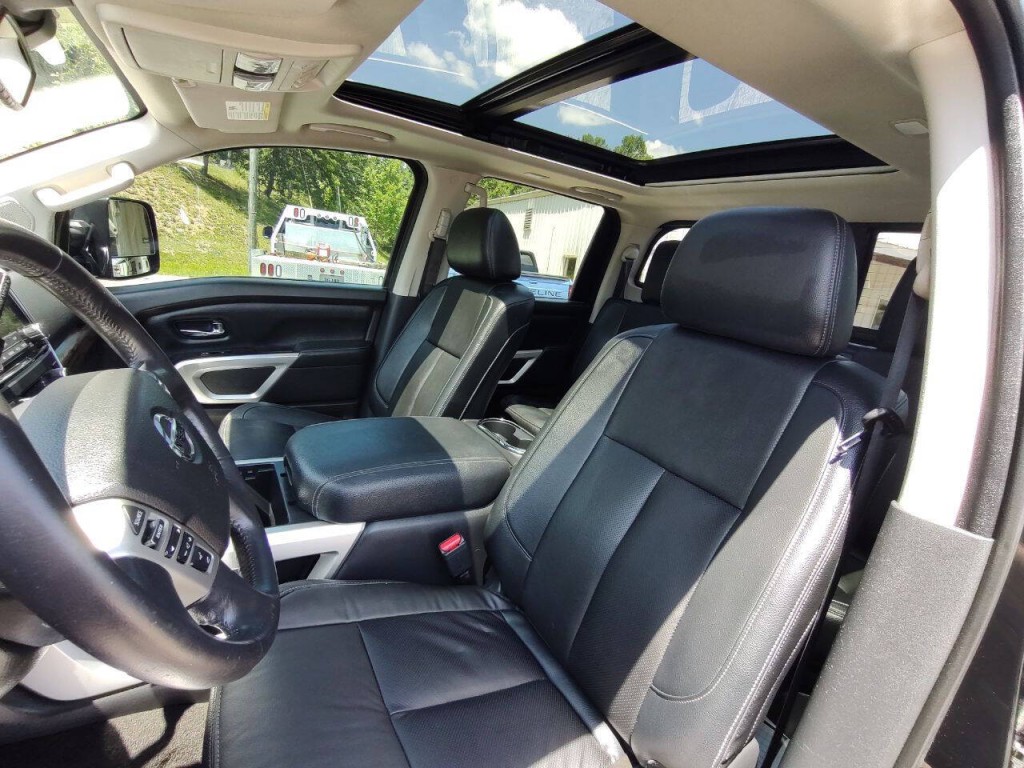 2020 Nissan Titan Image 21