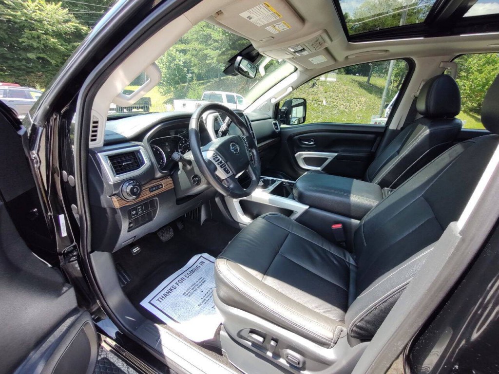 2020 Nissan Titan Image 22