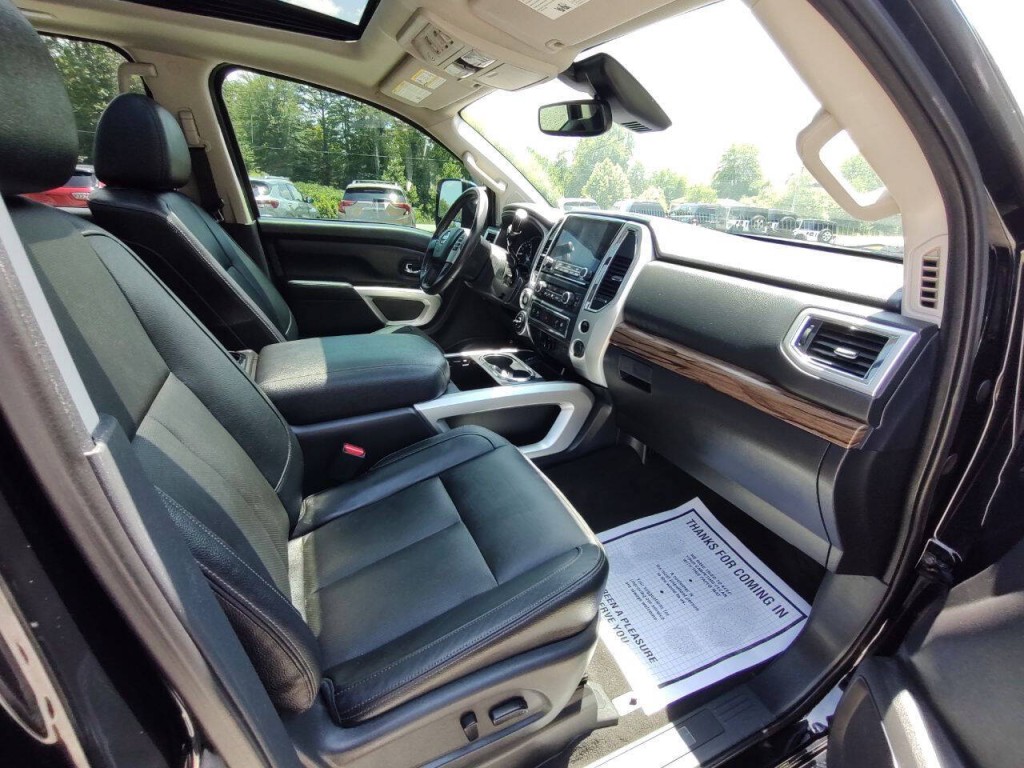 2020 Nissan Titan Image 25