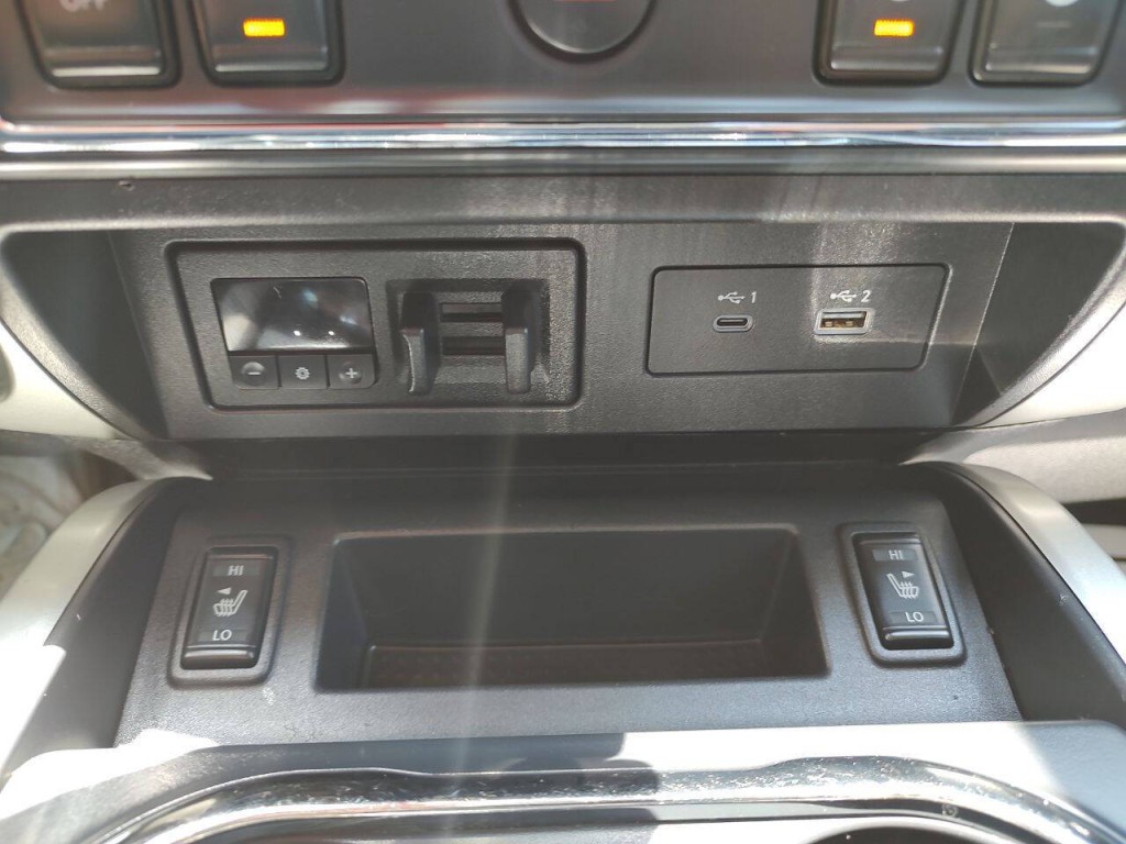 2020 Nissan Titan Image 42
