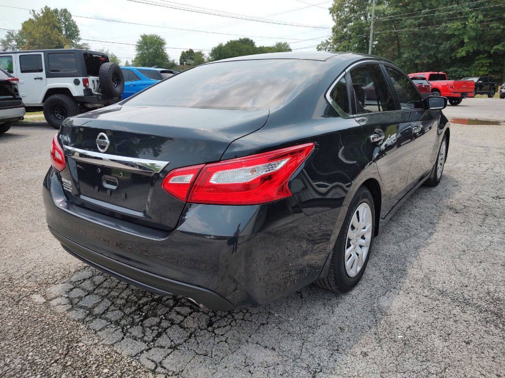 2017 Nissan Altima Image 5