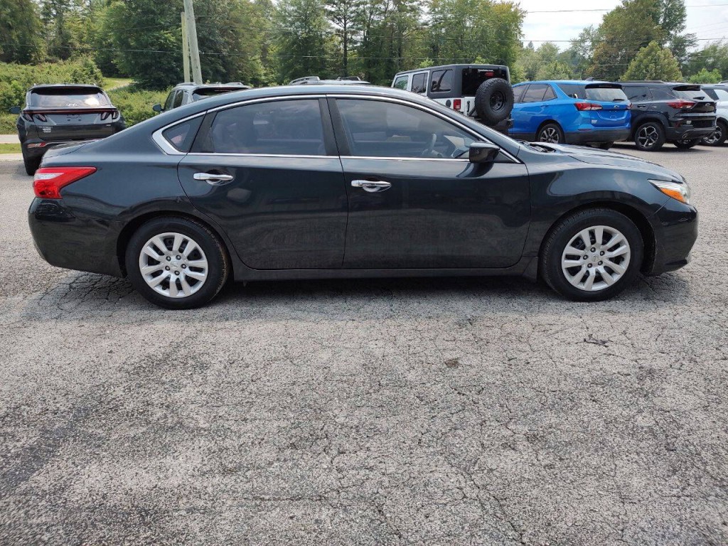 2017 Nissan Altima Image 8