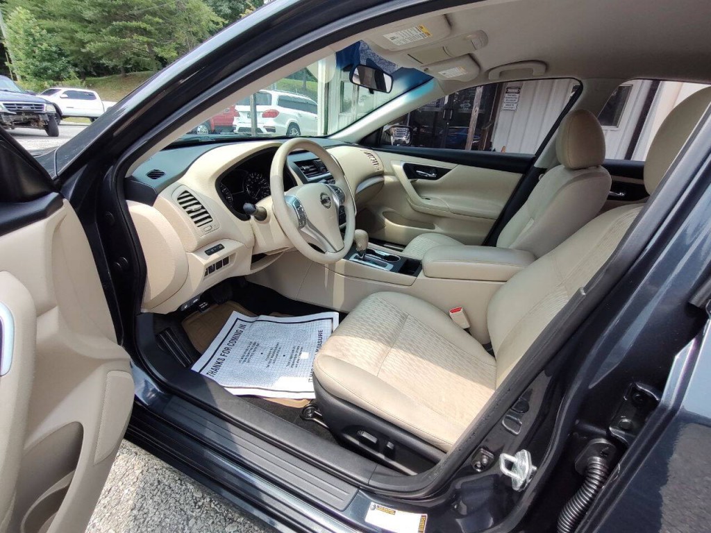 2017 Nissan Altima Image 16