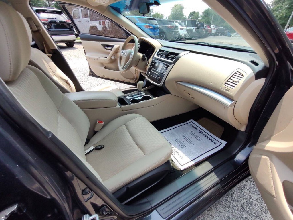 2017 Nissan Altima Image 18