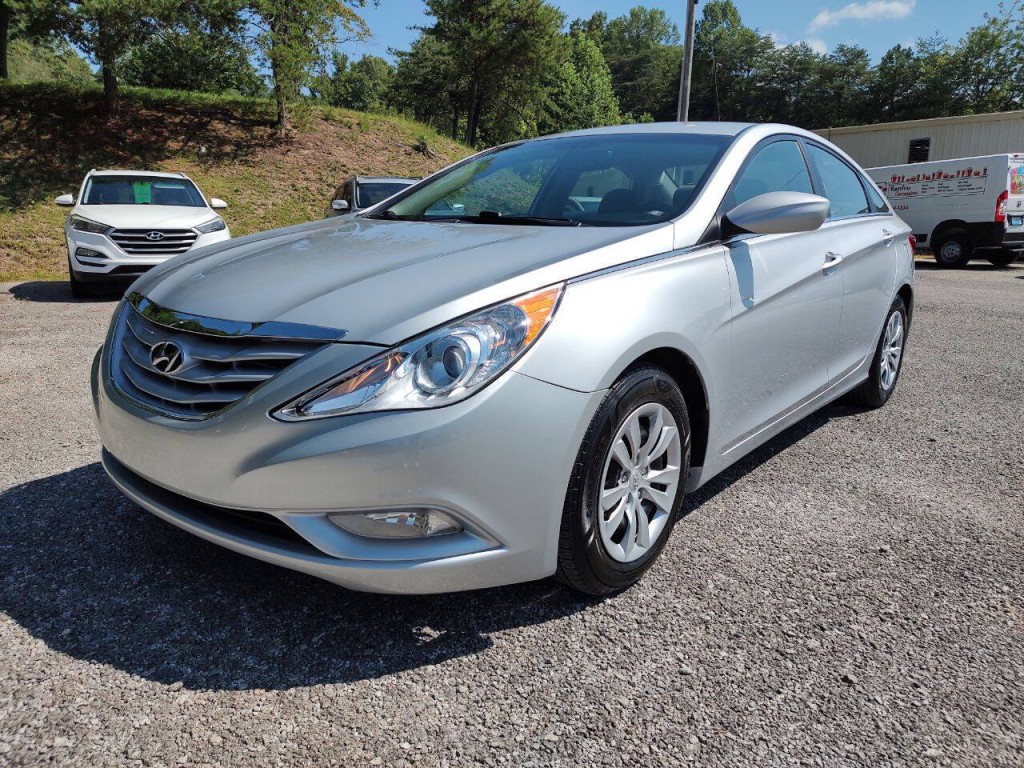 2013 Hyundai Sonata Image 2