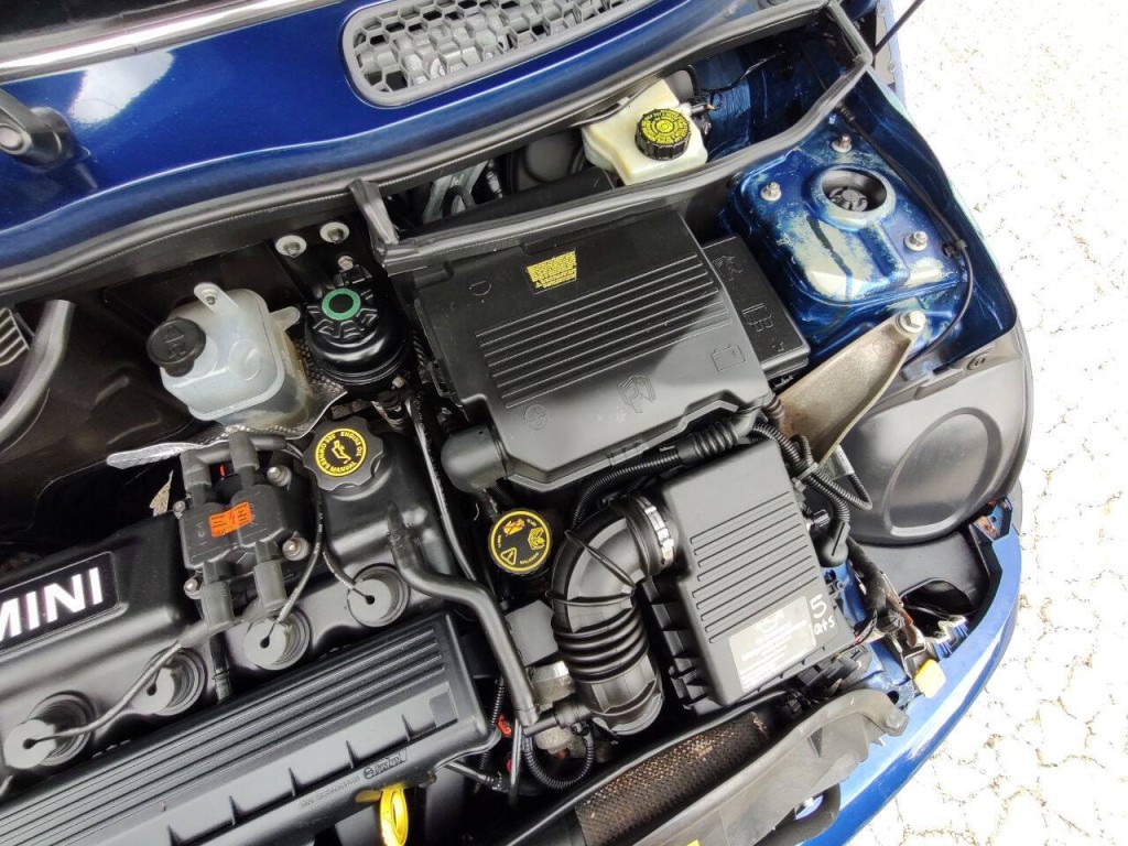 2003 MINI Cooper Image 13