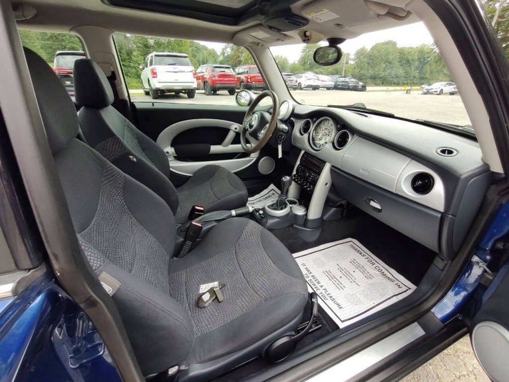 2003 MINI Cooper Image 18
