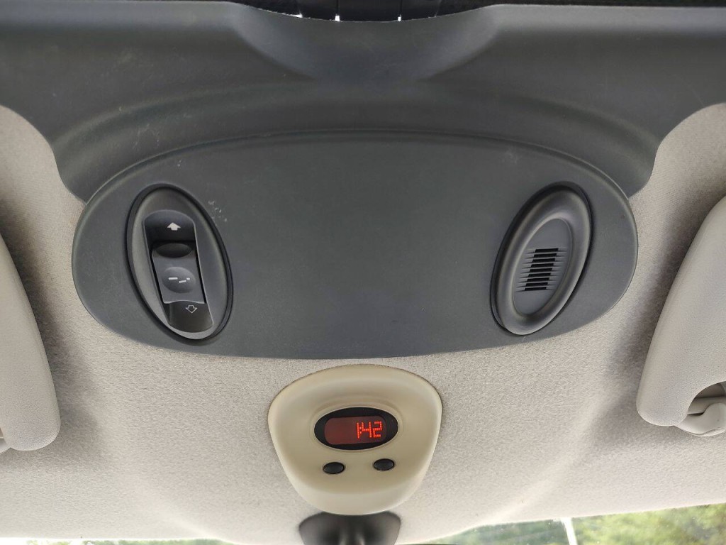 2003 MINI Cooper Image 28