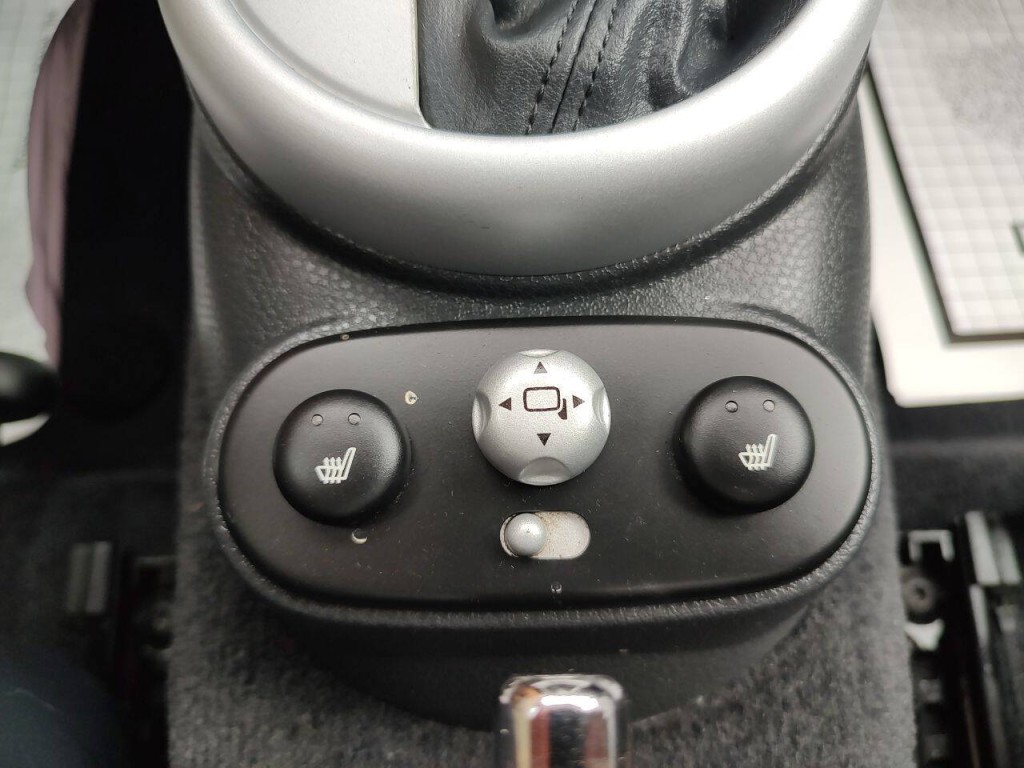 2003 MINI Cooper Image 31