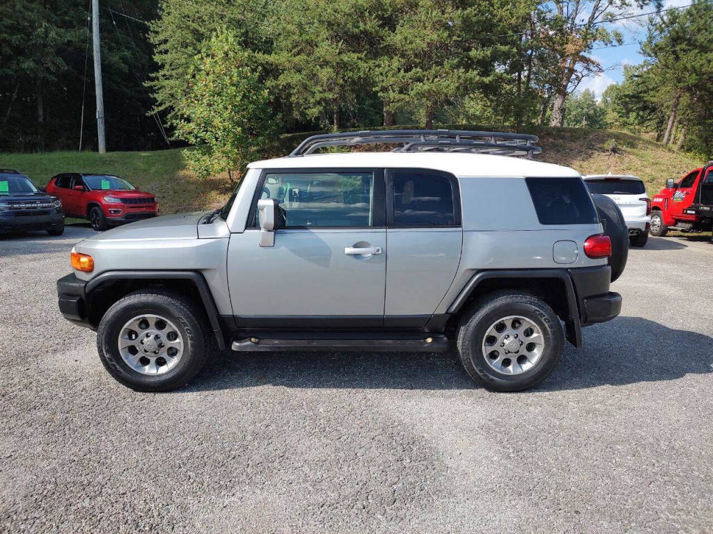 2012 Toyota FJ Cruiser Image 8