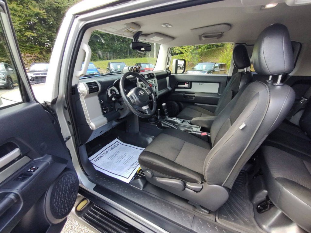 2012 Toyota FJ Cruiser Image 16