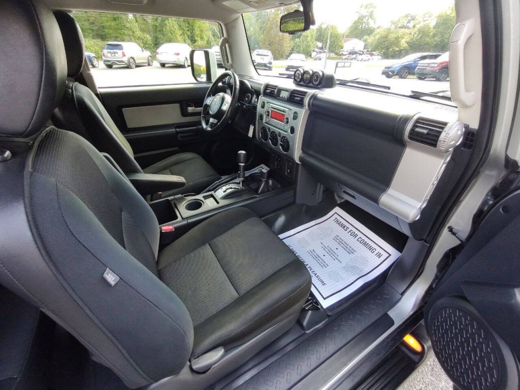 2012 Toyota FJ Cruiser Image 18
