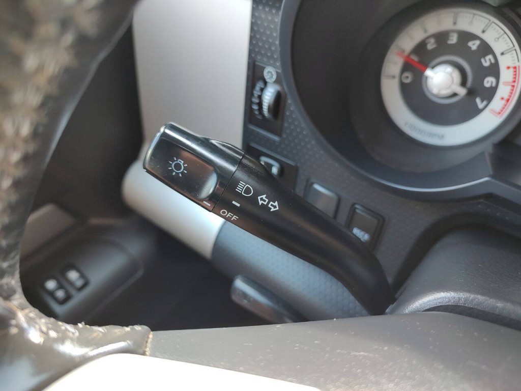 2012 Toyota FJ Cruiser Image 25