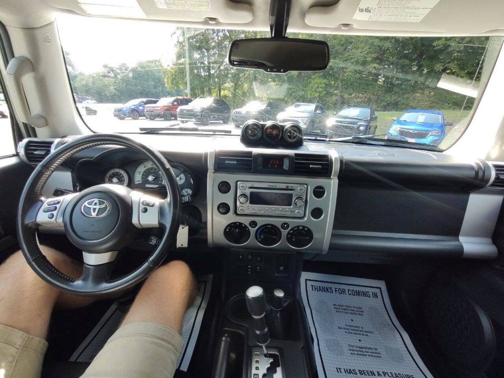2012 Toyota FJ Cruiser Image 40