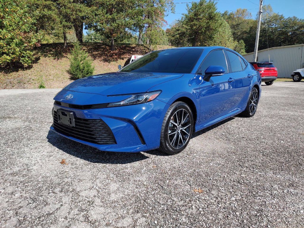 2025 Toyota Camry Image 2