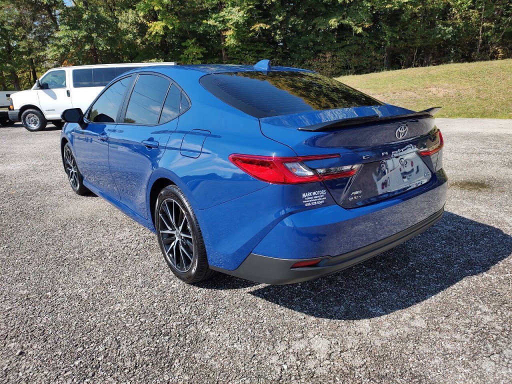 2025 Toyota Camry Image 7