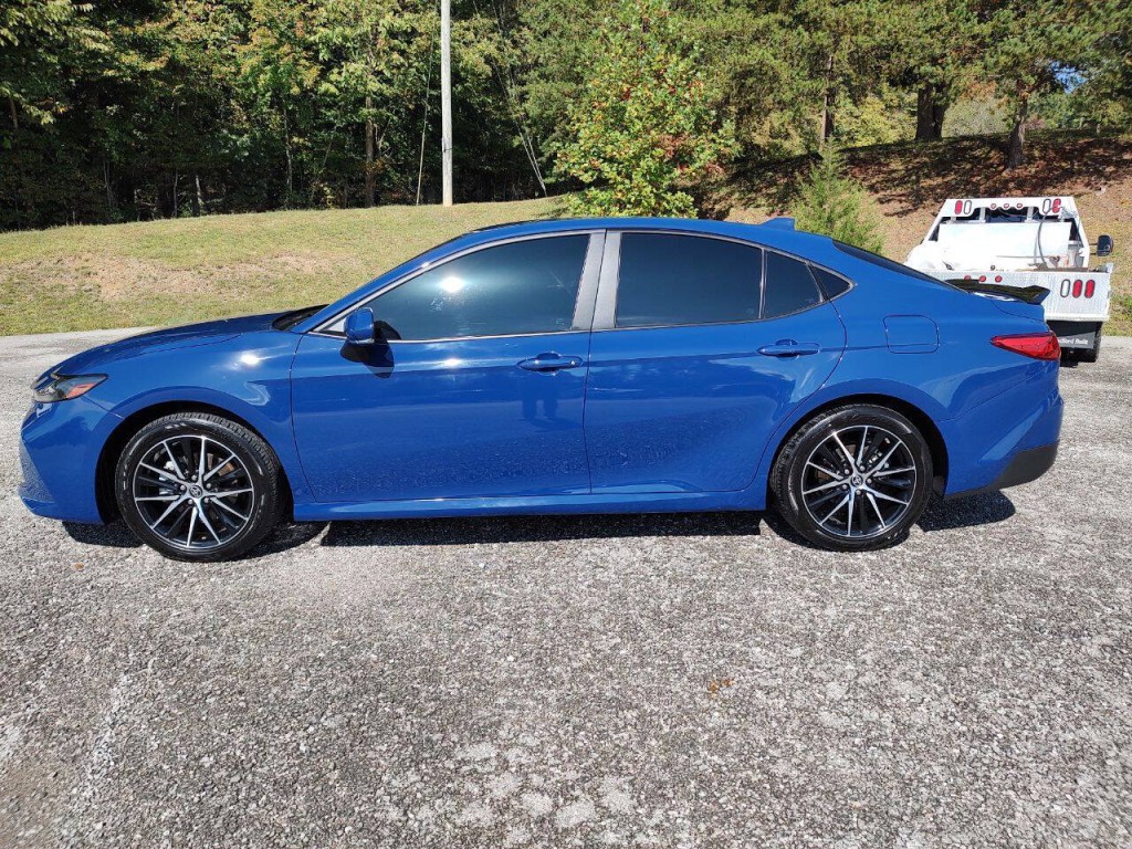 2025 Toyota Camry Image 9