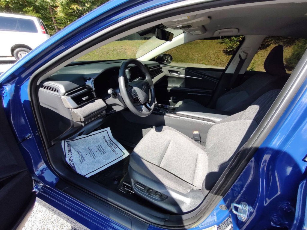 2025 Toyota Camry Image 17