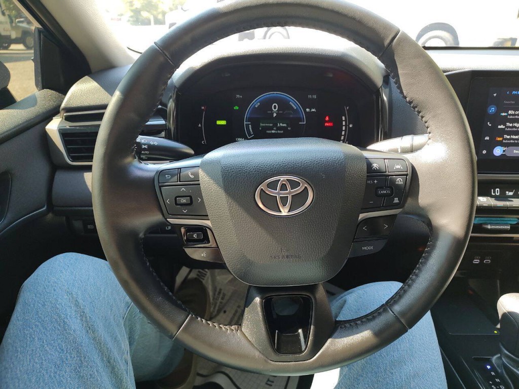 2025 Toyota Camry Image 25