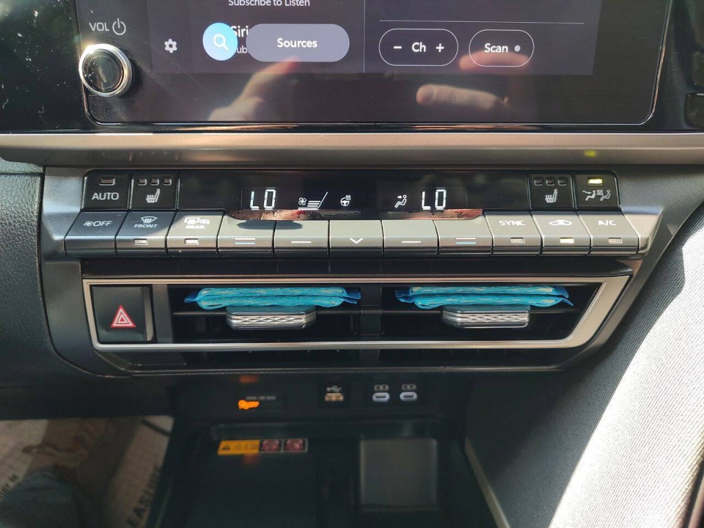 2025 Toyota Camry Image 39