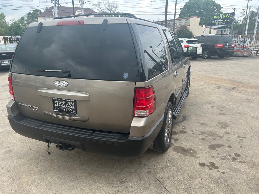 2003 Ford Expedition Image 2
