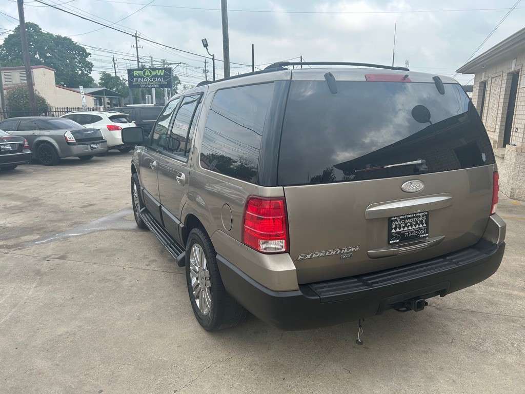 2003 Ford Expedition Image 3