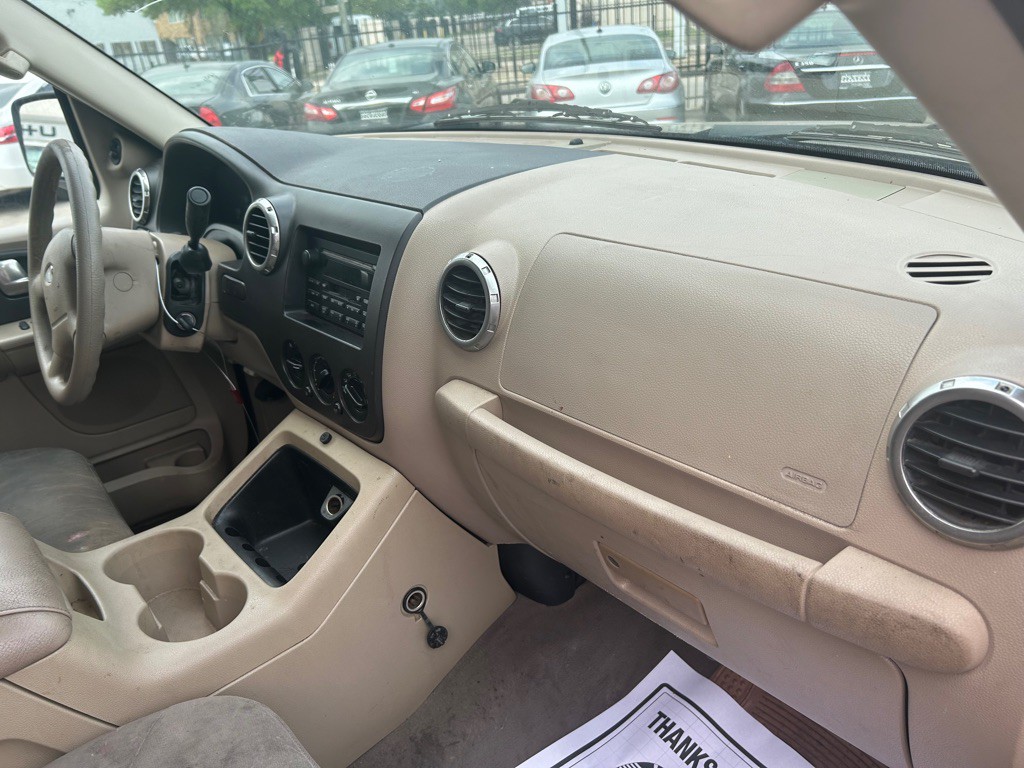 2003 Ford Expedition Image 6