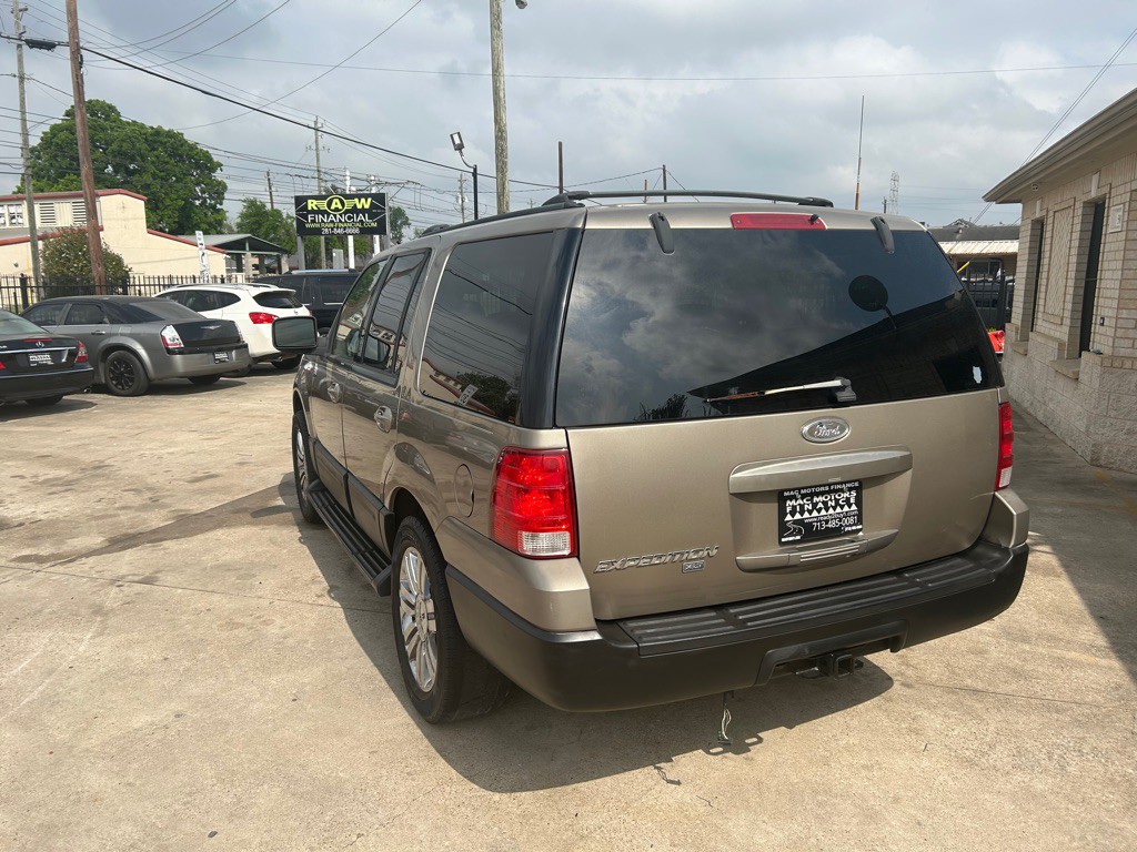 2003 Ford Expedition Image 11