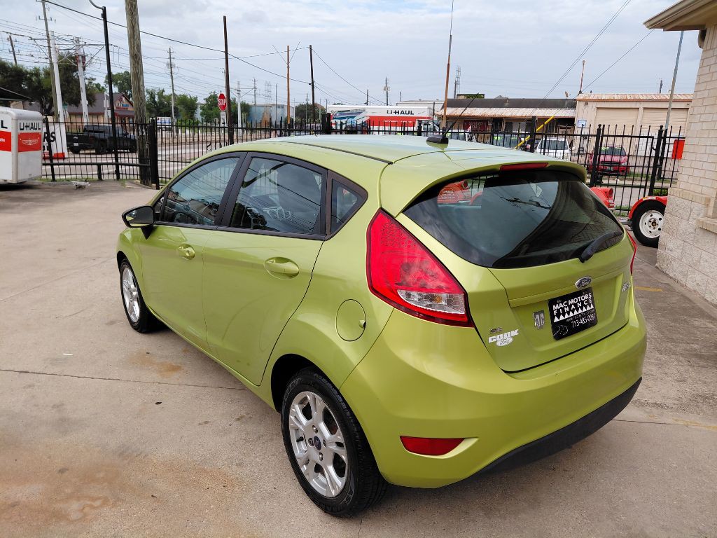 2012 Ford Fiesta Image 2