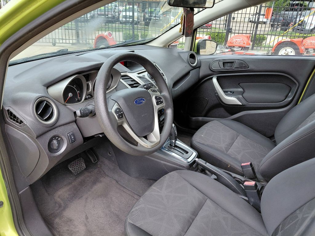 2012 Ford Fiesta Image 4