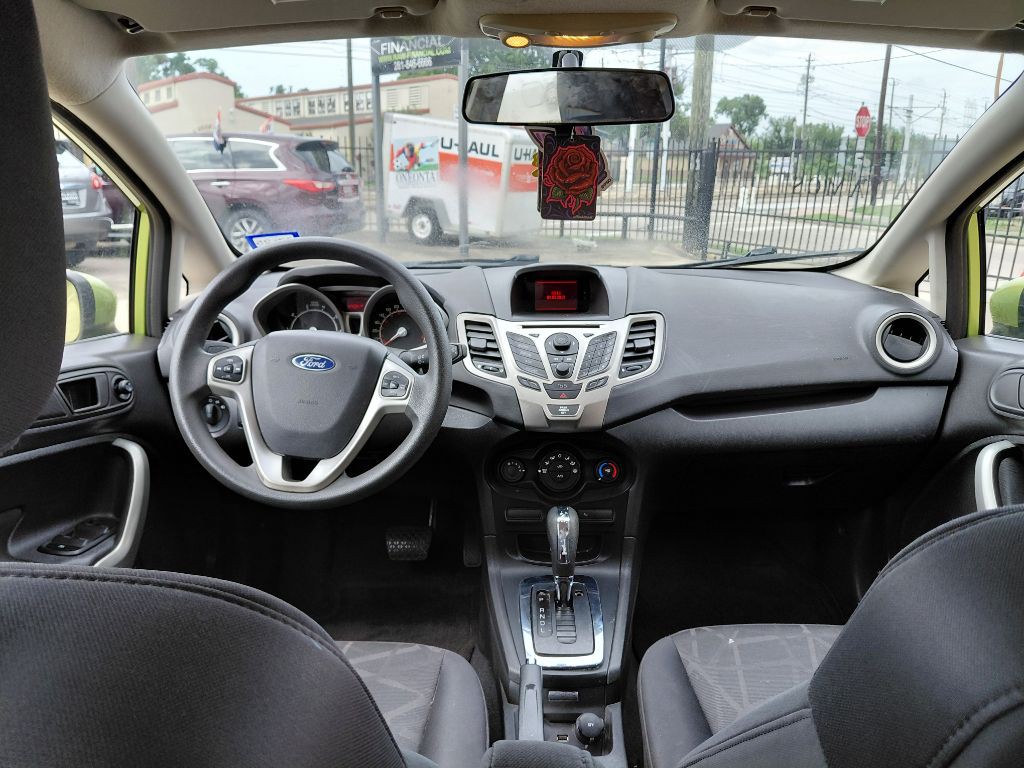 2012 Ford Fiesta Image 6