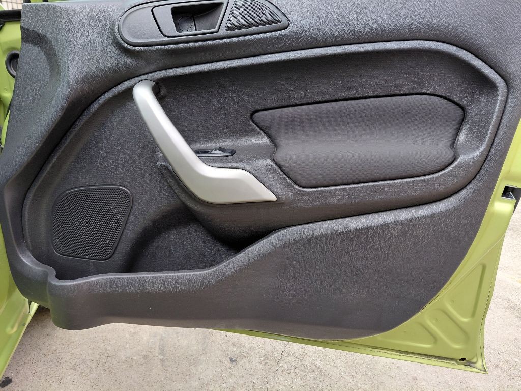 2012 Ford Fiesta Image 7