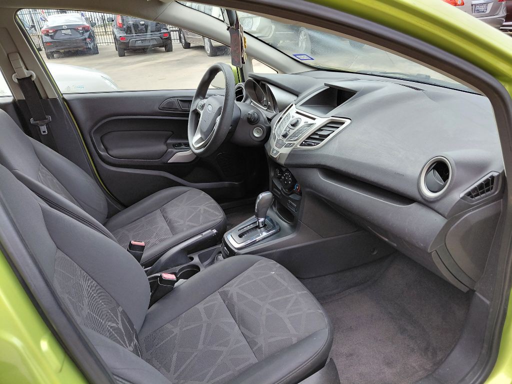 2012 Ford Fiesta Image 9