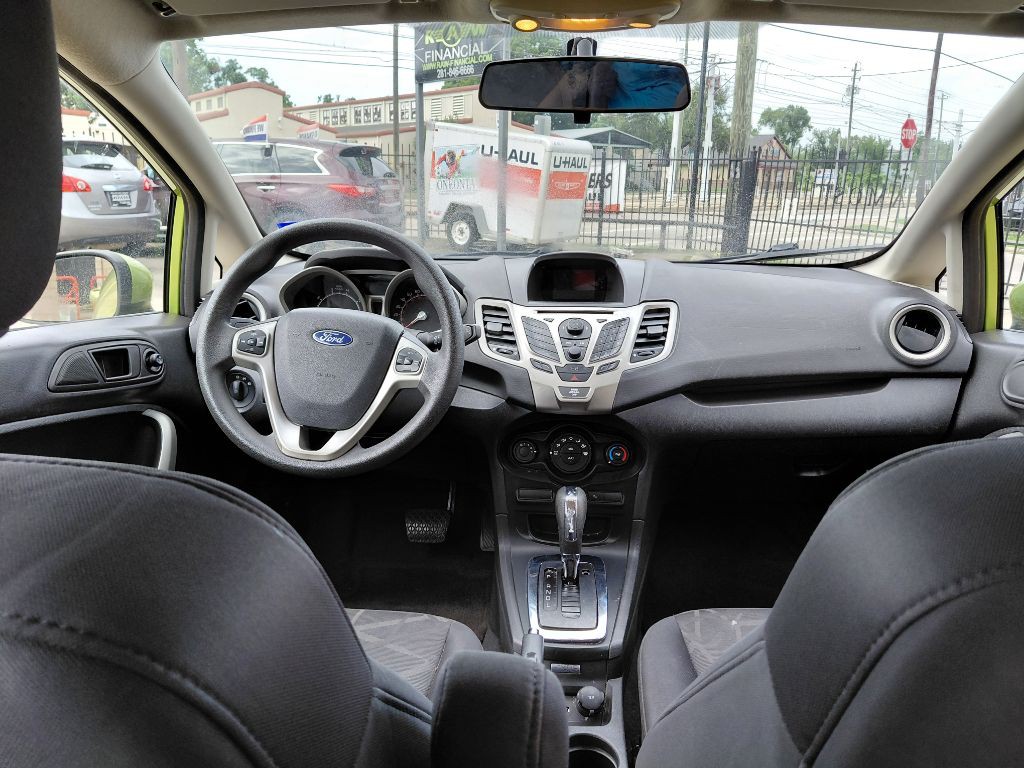 2012 Ford Fiesta Image 10
