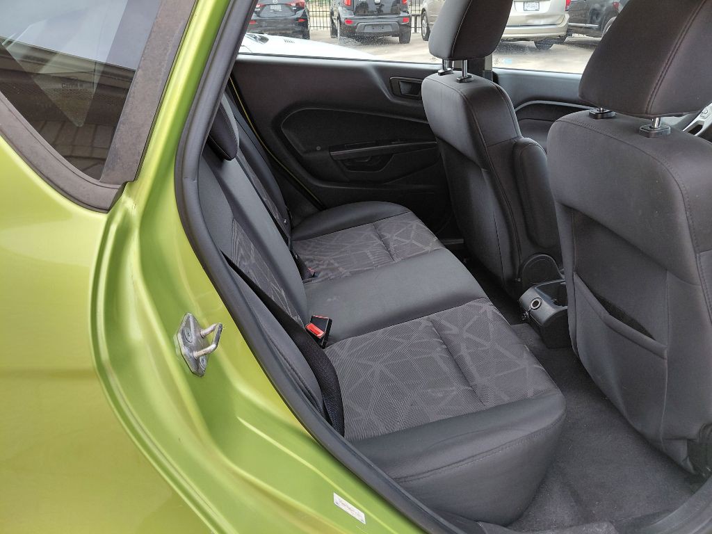 2012 Ford Fiesta Image 12