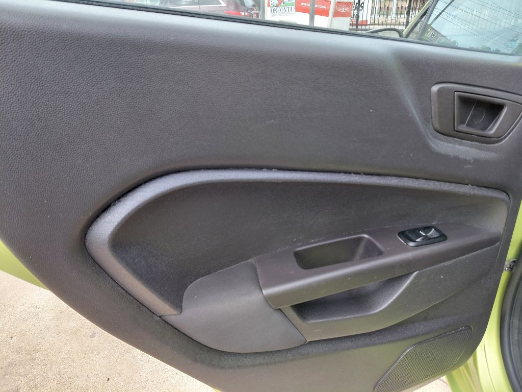 2012 Ford Fiesta Image 14