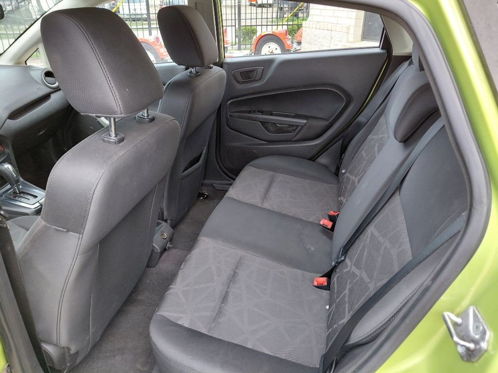 2012 Ford Fiesta Image 15