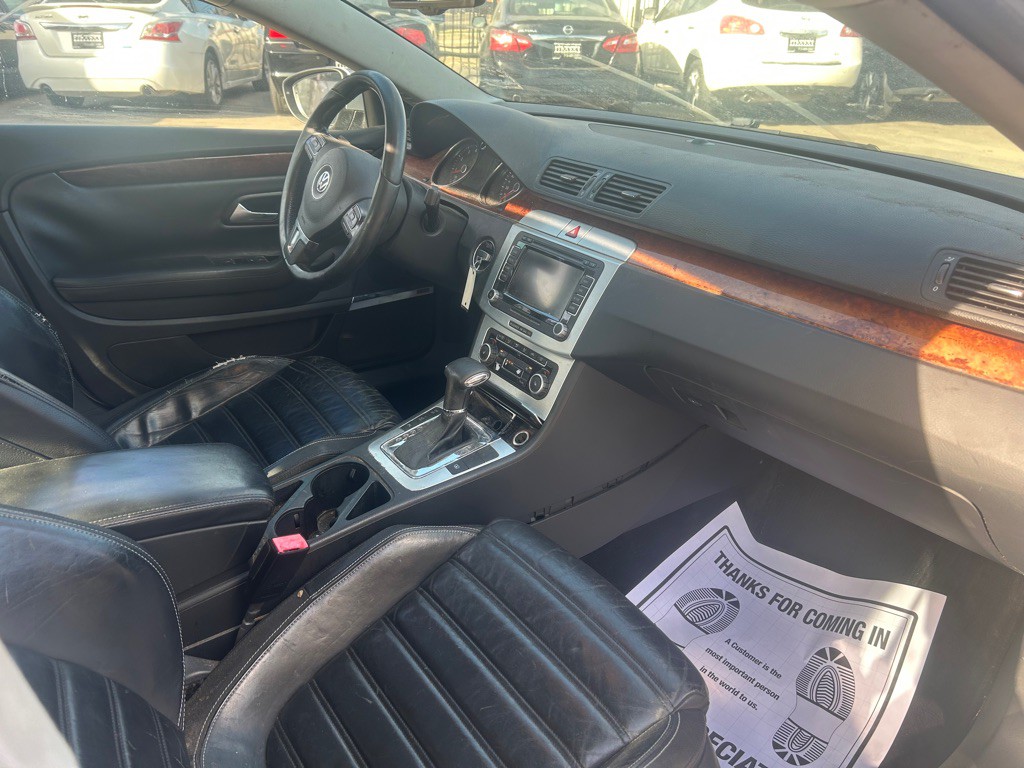 2010 Volkswagen CC Image 10