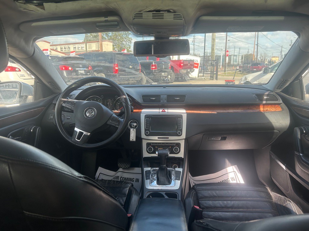 2010 Volkswagen CC Image 11