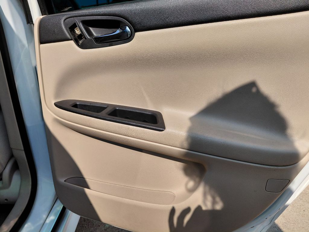 2011 Chevrolet Impala Image 12