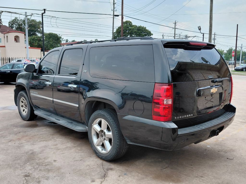 2011 Chevrolet Suburban Image 2