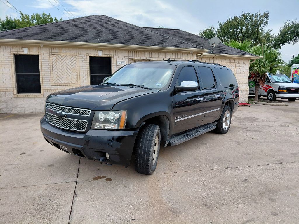 2011 Chevrolet Suburban Image 3