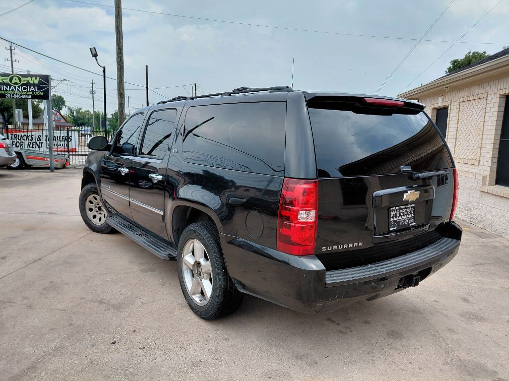 2011 Chevrolet Suburban Image 4