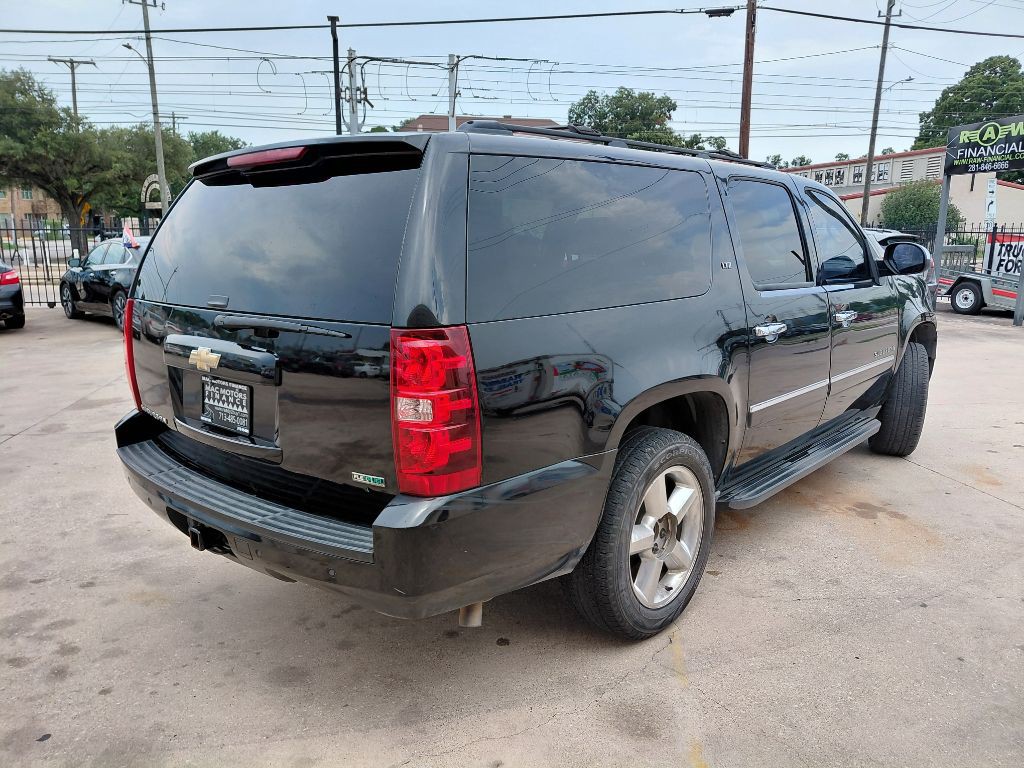 2011 Chevrolet Suburban Image 6
