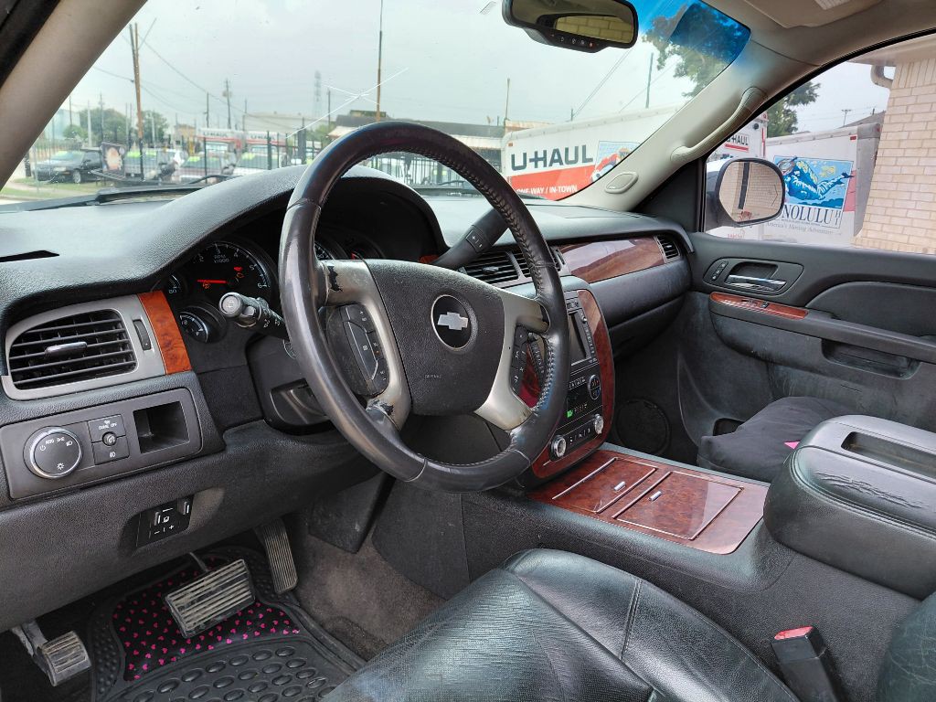2011 Chevrolet Suburban Image 7