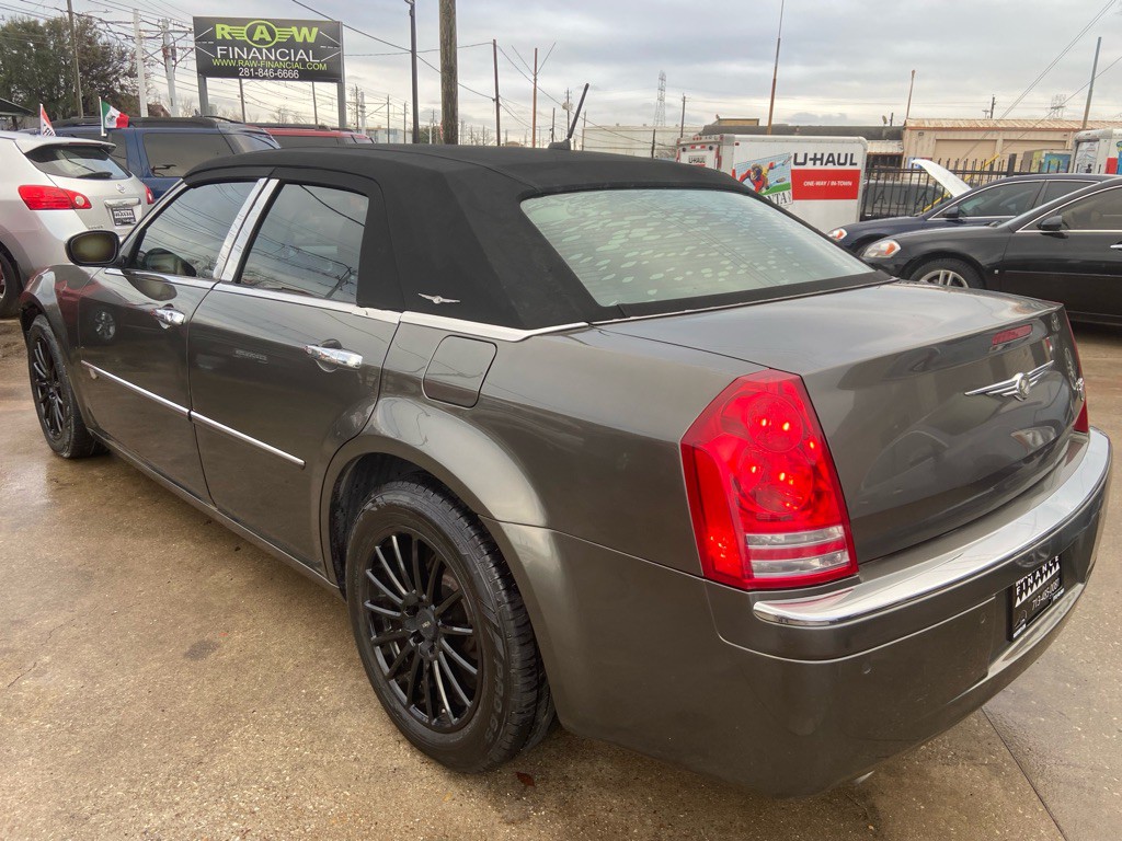 2008 Chrysler 300 Image 3