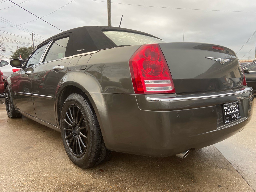2008 Chrysler 300 Image 12