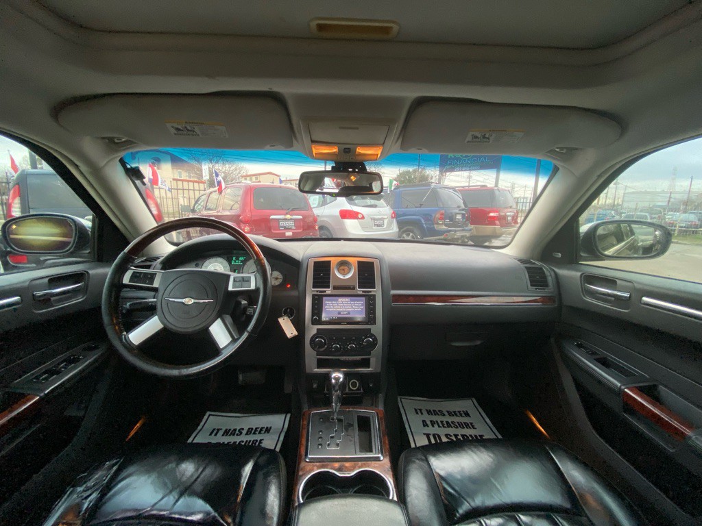 2008 Chrysler 300 Image 18