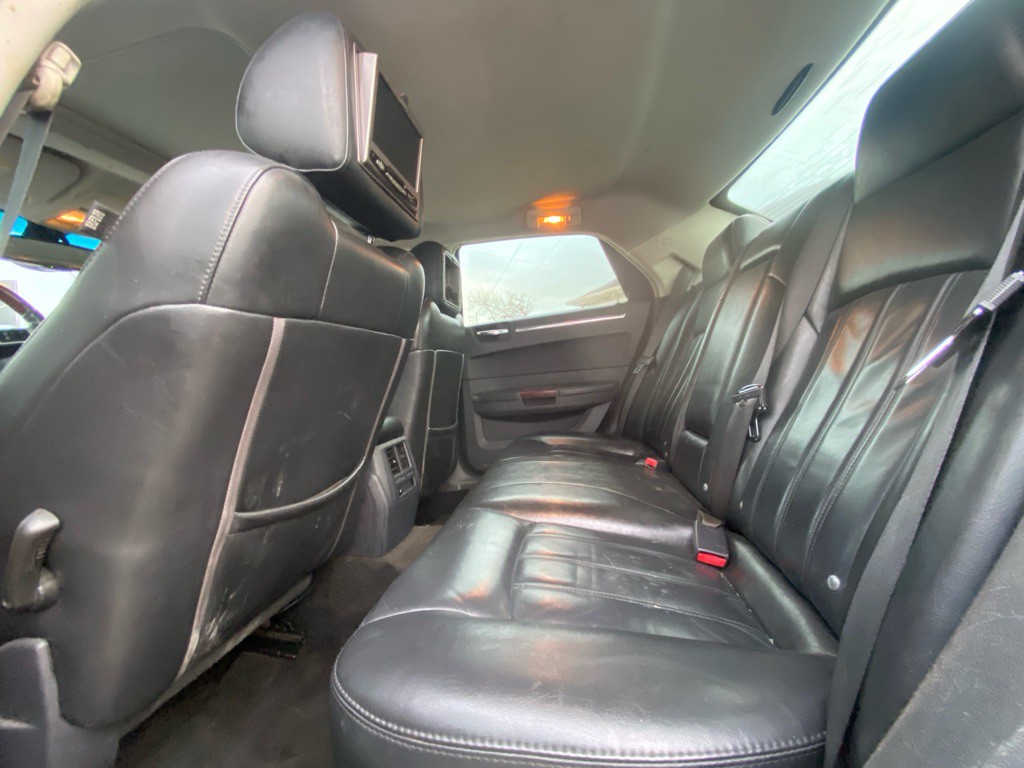 2008 Chrysler 300 Image 19